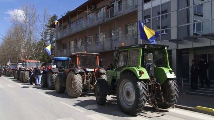 farmeri-traktori
