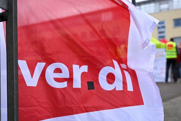 Verdi-Streik vor Helios Kliniken Schwerin